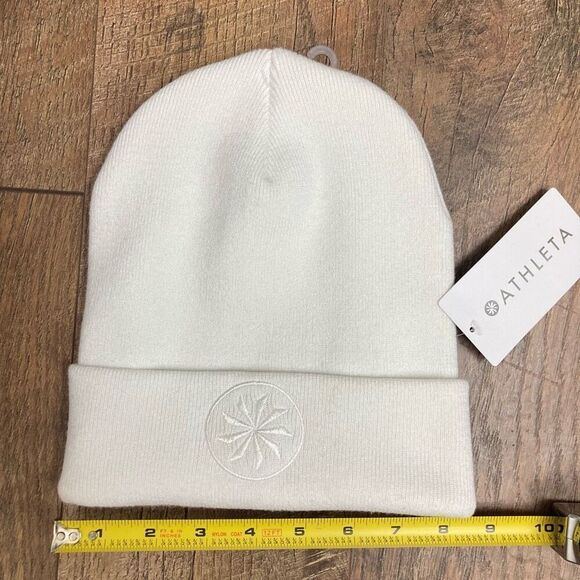 Athleta Head Start Beanie Bright White Women’s Hat One Size Workout Everyday NWT - Picture 4 of 7